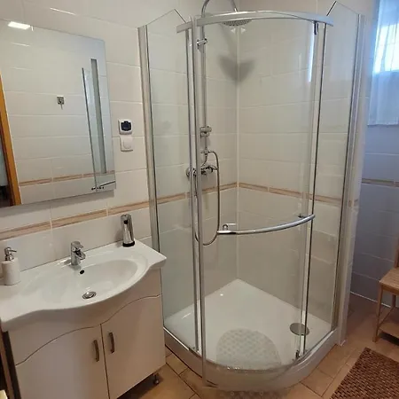 Zoltan Nyaralo Apartment *